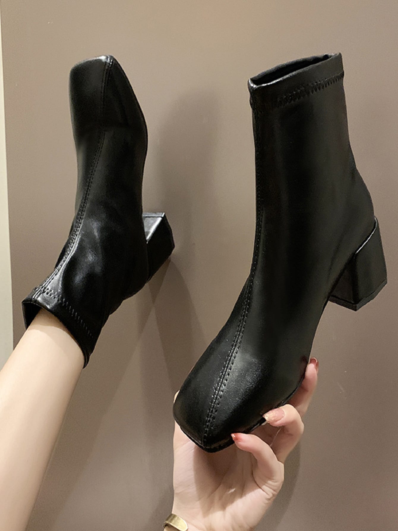 Minimalist Square Toe Chunky Heeled Boots