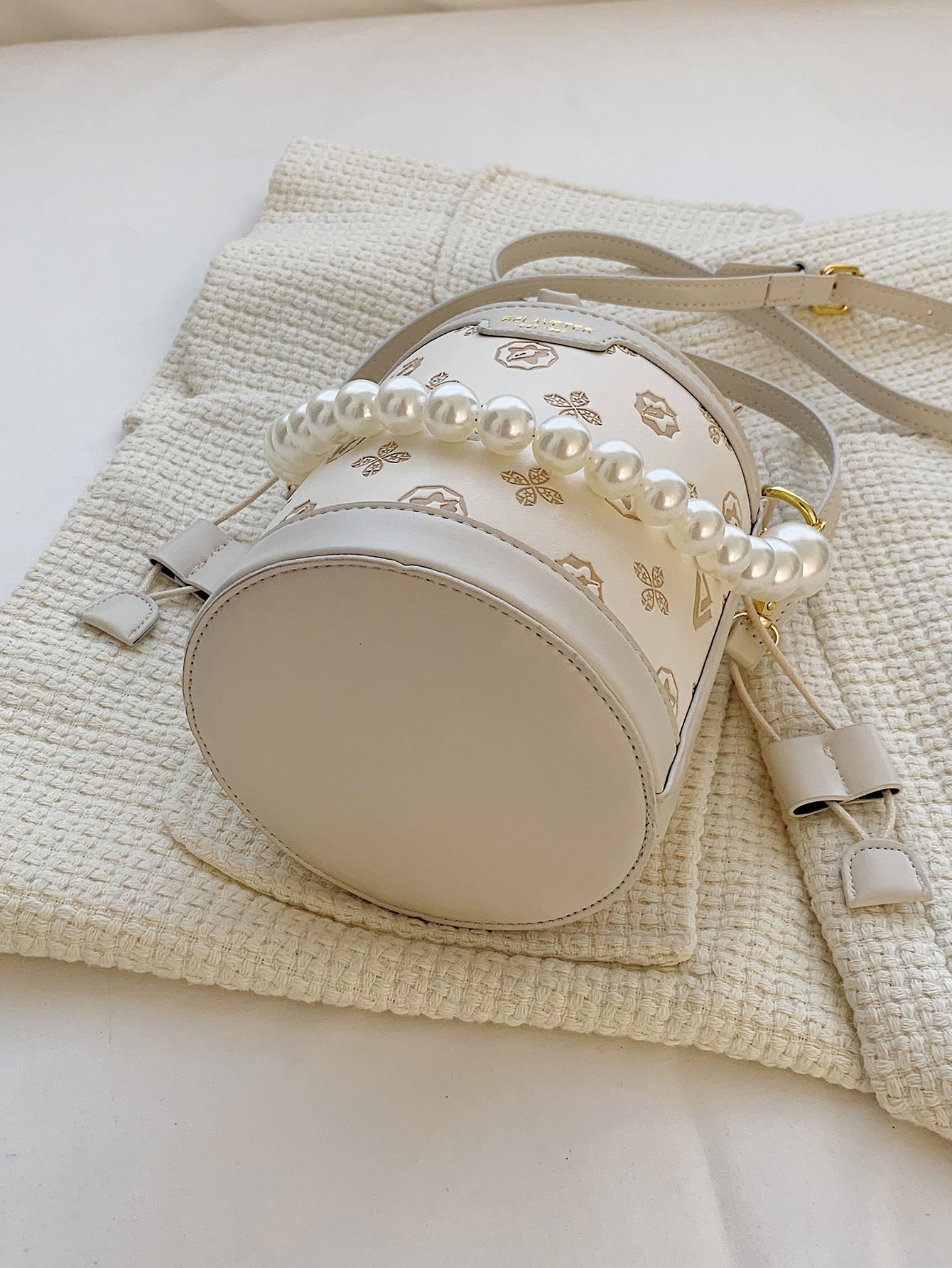 Letter Detail Drawstring Design Faux Pearl Decor Bucket Bag