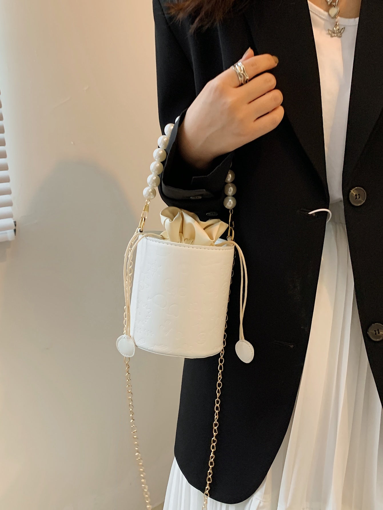 Faux Pearl Decor Drawstring Bucket Bag